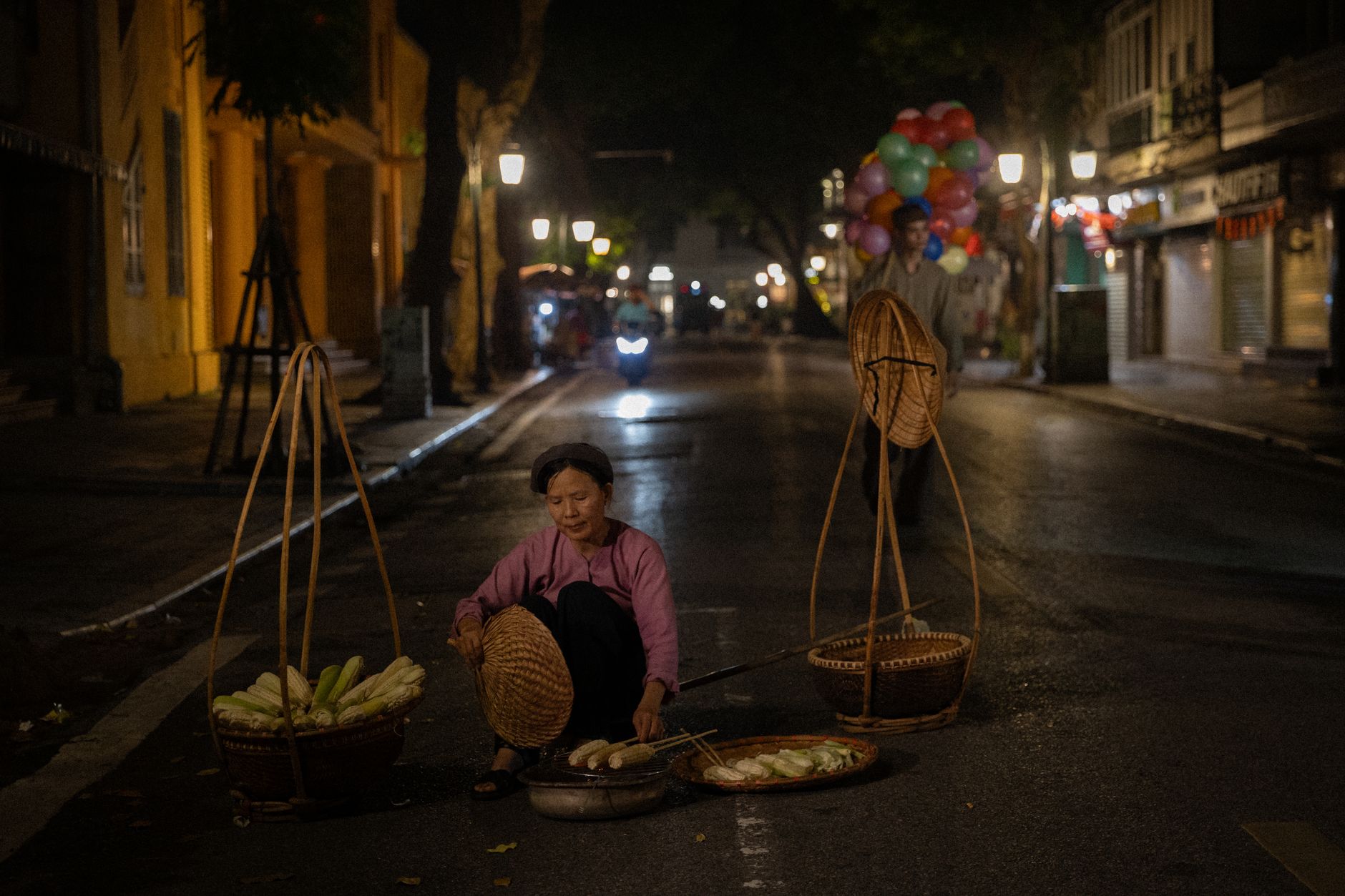 hanoi old quarter street food evening