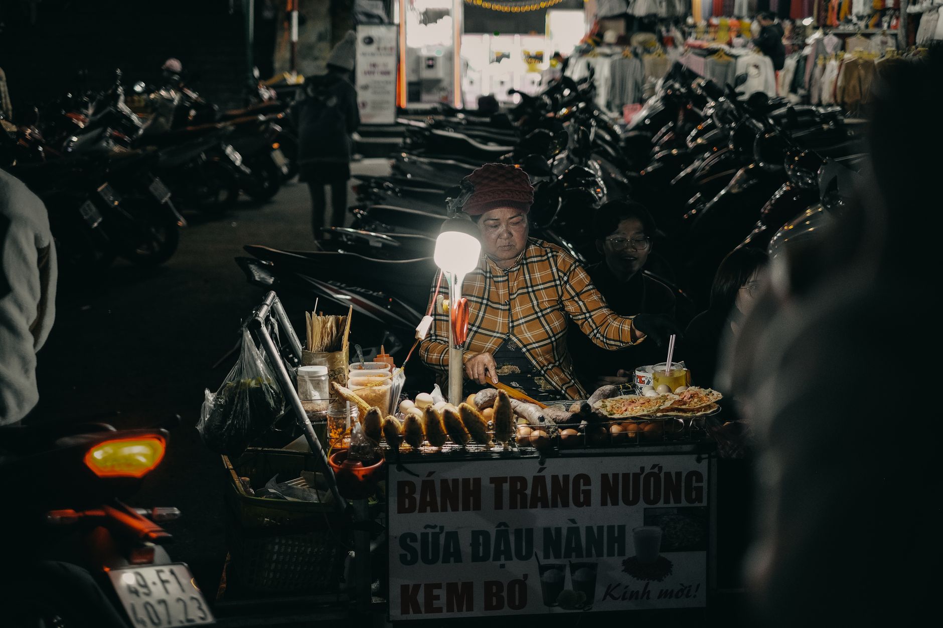 hanoi street food vendor banh mi cart
