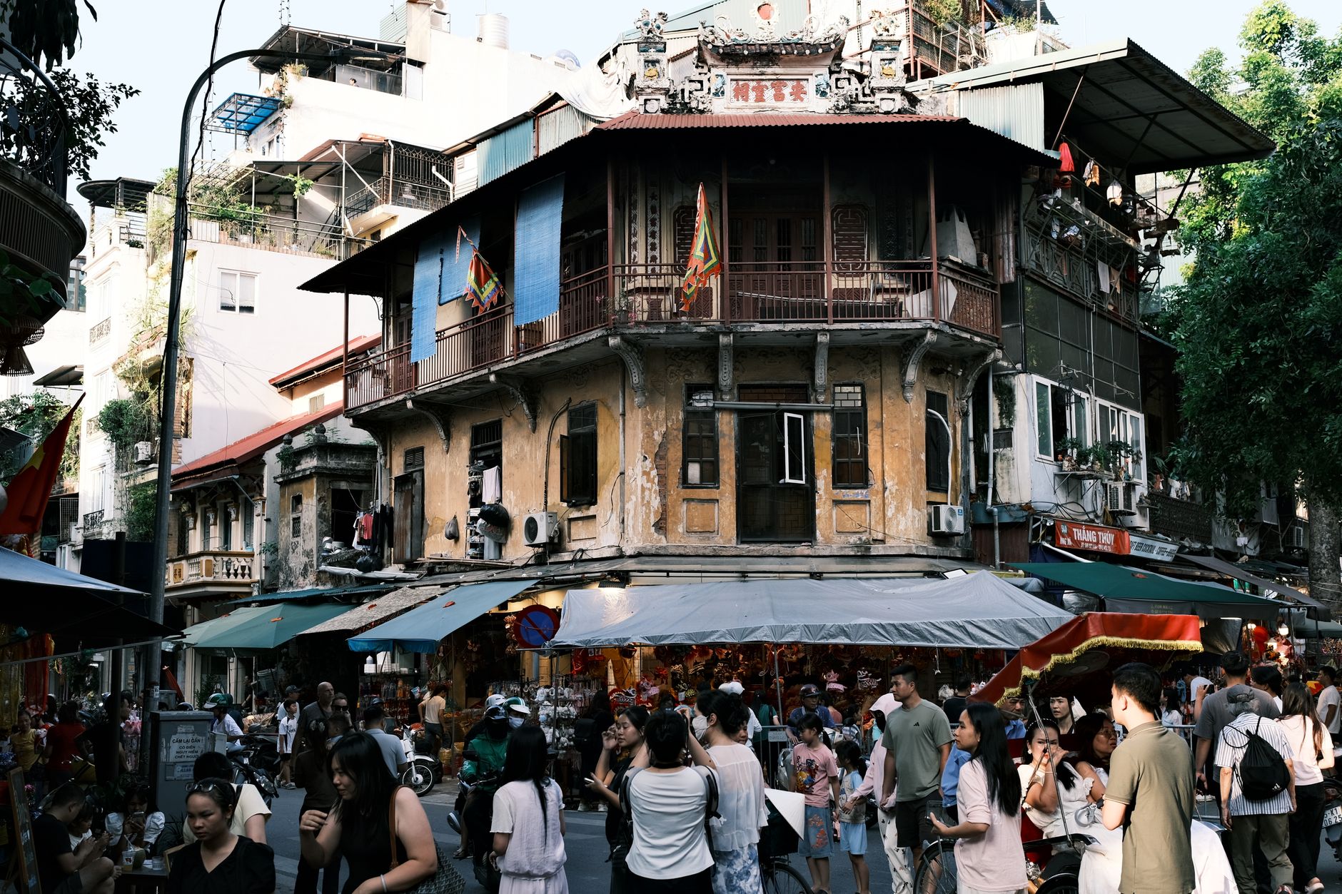 hanoi old quarter autumn street scene