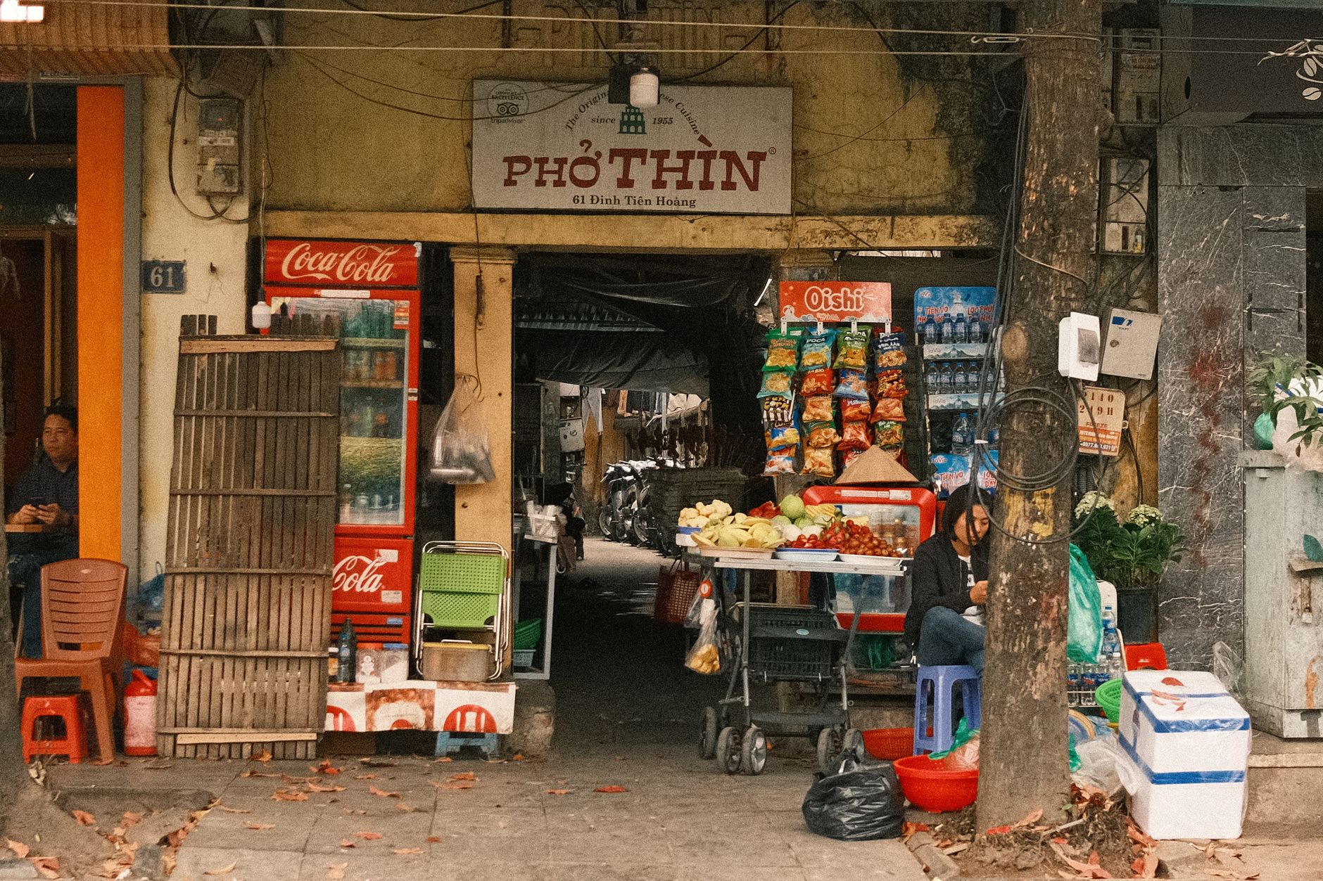 hanoi old quarter street food stalls