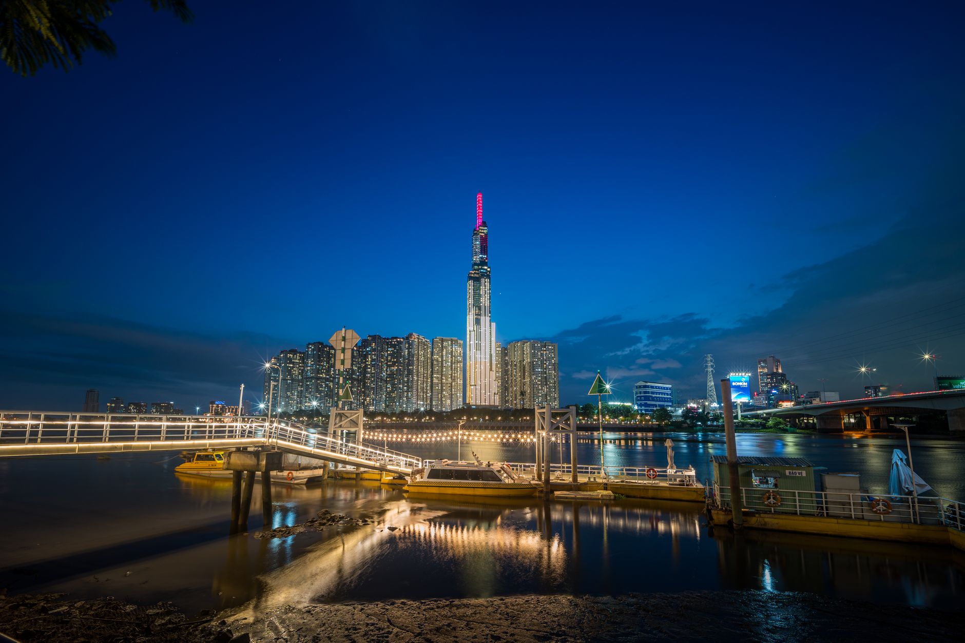 landmark 81 tower night skyline